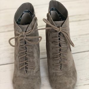 Seychelles Ankle Bootie with Heel Size 9.5